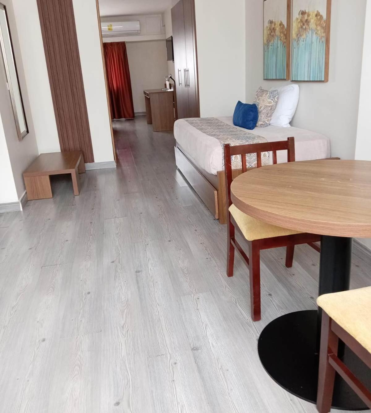 Hotel Tower House Suites Panama City Exterior photo